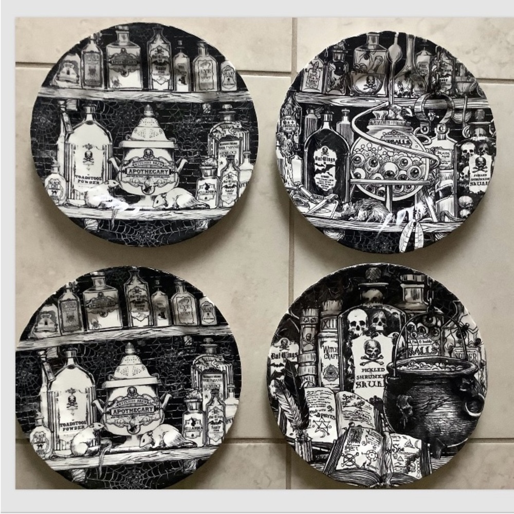 Set Halloween 10” Dinner Plates with Different Designs by Royal Wessex